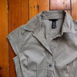 NWOT Sleeveless Work Button Down